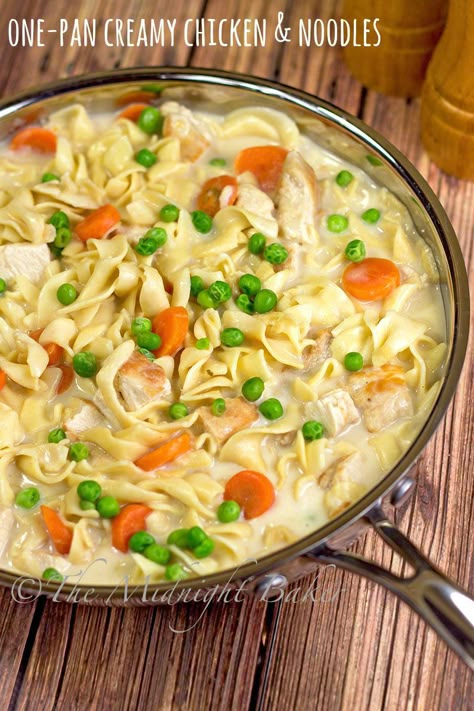 Creamy Chicken with Noodles | bakeatmidnite.com | #chicken #noodles #30minutemeals Chicken With Noodles, Creamy Chicken And Noodles, Noodle Dinner, Slow Cooker Creamy Chicken, Chicken And Noodles, Creamy Chicken Noodle Soup, Hawaiian Chicken, Chicken Bake, Broccoli Rice