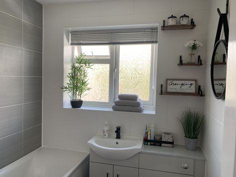 Grey and white bathroom with hints of black and oak Wood And Grey Bathroom, Bathroom Ideas White And Grey, Black And Oak Bathroom, Grey And White Bathroom Ideas, Grey White Bathroom, White And Grey Bathroom, Bathroom 2023, Minimalist Bathroom Decor, Bungalow Bathroom