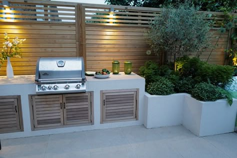 The outdoor kitchen with built in storage and porcelain worktops - Modern - Patio - London - by Georgia Lindsay Garden Design | Houzz UK Cornwall Interiors, Garden Kitchen Ideas, Home Made Gift Ideas, Kitchen Uk, Modern Gardening, Concrete Outdoor Kitchen, Outdoor Bbq Area, Patio Grill, Outdoor Barbeque