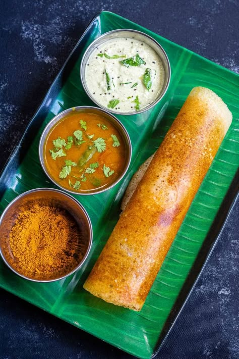 Kerala Food Photography, Tiffin Recipe Indian, Kerala Meals, South Indian Food Recipes, Kerala Breakfast, Dosa Recipes, Indian Breakfast Recipes, Masala Dosa Recipe, Delicious Food Image