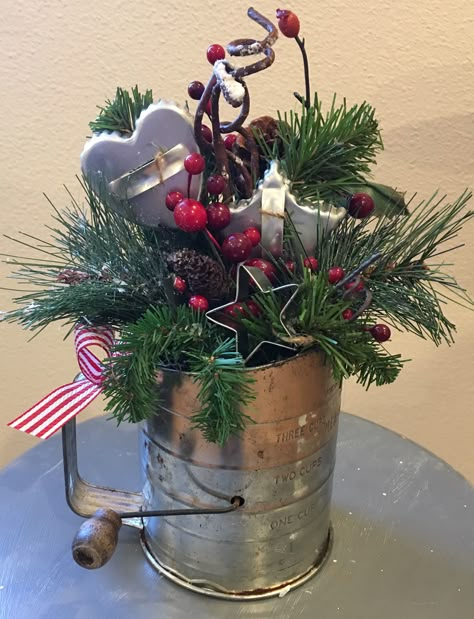 Old Sifter Ideas, Flour Sifter Christmas Ideas, Flour Sifter Repurposed, Christmas Sleds Decorated, Christmas Crock Decorating Ideas, Sifter Decor, Vintage Sifter Decor Ideas, Christmas Metal Bucket Decor, Sifter Decor Farmhouse