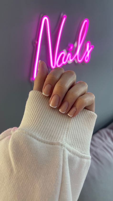 nails ideas, nail idea, french nails, y2k nails, old money vibe, short nails, summer nails, fall nails, autumn nails, nails inspo, nails inspiration Simple Gel Nail Inspo Short, Nail Idea French, Uñas Old Money Aesthetic, Old Money Nails Short, Uñas Old Money, Gelish Nails Colors, Gelish Nail Colours, Short Nails Summer, Money Nails