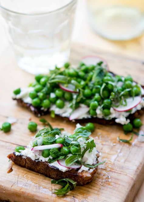 David Lebovitz, Open Faced Sandwich, Minced Meat, Green Peas, Radishes, How To Make Bread, Goat Cheese, Clean Eating Snacks, Appetizer Snacks