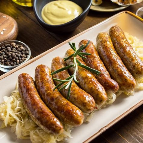 What is Knockwurst? | Bratwurst vs. Knockwurst Bratwurst Dinner Ideas, Bratwurst Oven, Bratwurst Dinner, How To Cook Bratwurst, German Bratwurst, German Dinner, Low Carb Slow Cooker Recipes, Yellow Squash Casserole, Bratwurst Sausage