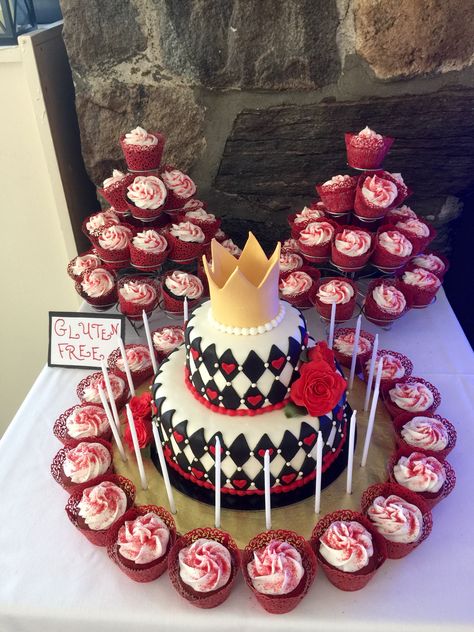 Sweet 16 Queen of hearts cake & cupcakes Queen Of Hearts Cake, Hearts Cake, Casino Party Foods, Heart Party, Alice In Wonderland Tea Party, Healthy Cat, Cat Treat Recipes, Cake Cupcakes, Healthy Cat Treats