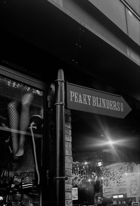 Pesky Blinders Aesthetic, Aesthetic Peaky Blinders, Tommy Aesthetic, Peaky Blinders Aesthetic, Pesky Blinders, Dr Aesthetic, Background Aesthetics, Peaky Blinders Poster, Peaky Blinders Wallpaper