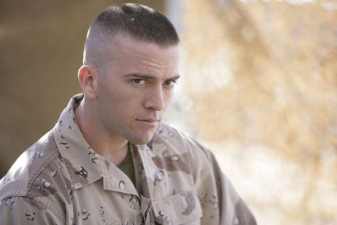 actor Lucas Black in film role Jarhead Haircut, Soldier Haircut, Men Undercut, Military Haircuts Men, Military Hair, Military Haircut, Lucas Black, Undercut Men, Haircut Men