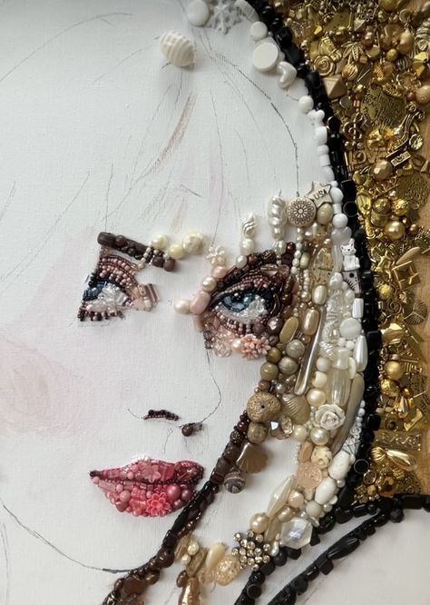 Bead Embroidery Portrait, Beaded Portraits, Painting With Beads, Bead Painting, Studio Build, Textile Art Embroidery, Creative Embroidery, 자수 디자인, Gold Background