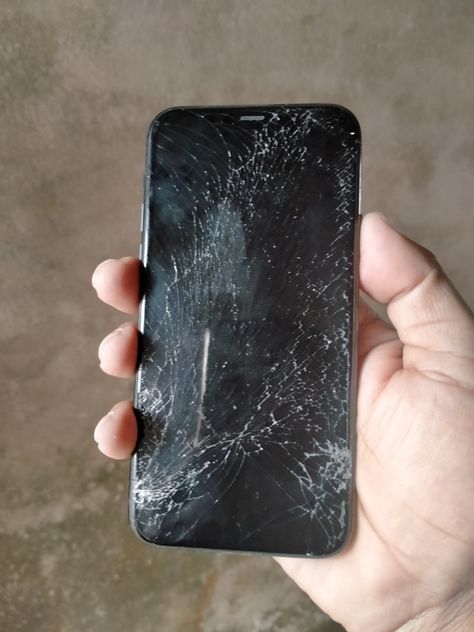 Phone Break, Broken Iphone Screen, Broken Iphone, Break Up Texts, Iphone Screen Repair, Medical Photos, Video Call With Boyfriend Screen Photo, Screen Photo, Black Background Images