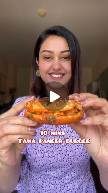 Tawa Paneer Recipe, Paneer Burger Recipe, Paneer Burger, Burger Ingredients, Butter Paneer, Spicy Burger, Spicy Snacks Recipes, Paneer Tikka, Weekend Meals