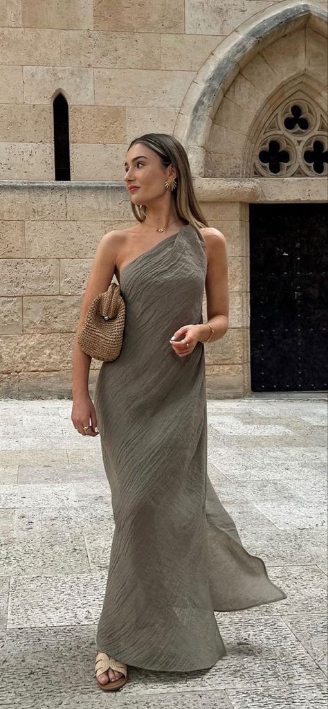 Grey Beach, Dress With Flats, Best Shoes, European Vacation, Flowy Maxi Dress, Long Summer Dresses, Style Maxi Dress, Types Of Dresses, Long Dresses