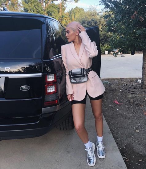 Moda Kylie Jenner, Blazer E Short, Teen Vogue Fashion, Bike Shorts Outfit, Stile Kendall Jenner, Look Kylie Jenner, Looks Kylie Jenner, Estilo Kardashian, Kylie Jenner Outfits