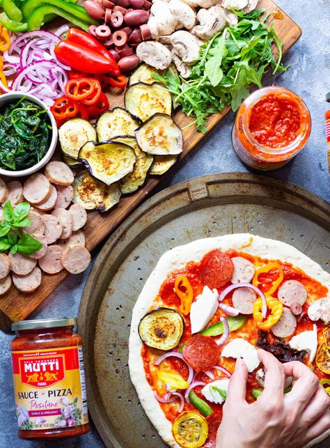 Diy Pizza Bar, Make Your Own Pizza Bar, Pizza Dinner Party, Pizza Sauces, Pepperoni Chicken, Unique Pizza, Pizza Dinner, Marinated Vegetables, Italian Night