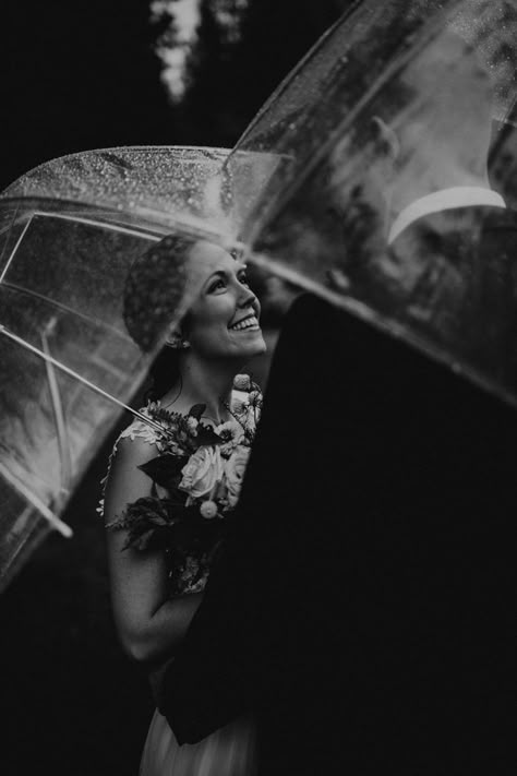 Umbrella Wedding Pictures, Umbrella Wedding Photos, Rain Wedding Photos, Professional Wedding Albums, Rainy Wedding Photos, Rainy Photos, Rain Wedding, Rain Photo, Wedding Photography Business