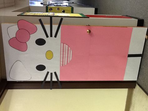 Hello kitty... As I was leaving for vacation. I'll add more details in a week ;) Hello Kitty Door Decoration, Hello Kitty Classroom Decorations, Hello Kitty Bulletin Board, Hello Kitty Classroom, Hello Cafe, Kitty Door, Bow Printable, Room Pinterest, Disney Themed Classroom