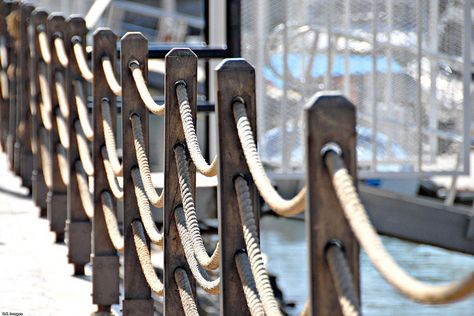 2928. Rope fence by Di's Eyes, via Flickr                                                                                                                                                     More Pool Fencing Landscaping, Rope Fence, Rope Railing, Boat Restaurant, Lake Dock, Wooden Walkways, Water House, Outdoor Patio Space, Diy Fence