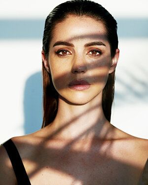 Faces So Beautiful It Hurts - Adelaide Kane list Adelaide Kane Photoshoot, Adeline Kane, Cora Hale, Hudson Taylor, Toni Stark, Adelaide Kane, Celebrities Humor, Grunge Hair, Pretty Face