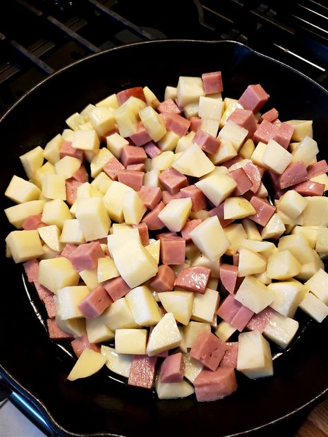 Spam And Potatoes, Spam Recipes Dinners, Fried Spam, Spam Recipes, Heathy Snack, Cheap Meals To Make, Delicious Family Meals, Potatoes Recipe, Skillet Meals