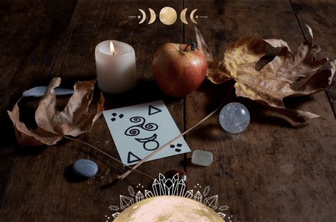 The Autumn Equinox – Mabon & the Wheel of the Year - Love & Light School of Crystal Therapy Autumn Altar, Mabon Altar, Goth Goddess, Science And Superstition, Autumnal Equinox, Folk Magic, Pagan Altar, Love Spell That Work, Irish Culture