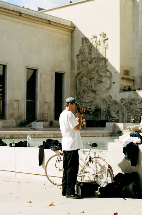 Skate Film Photography, France On Film, Film Photography Camera, Color In Photography, Film Photographer Aesthetic, 35 Mm Portraits, Cameraman Aesthetic, Paris Film Photography, 35 Mm Film Photography Portrait