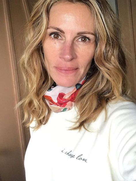 Best Clean Beauty Brands: Julia Roberts uses Dr. Hauschka Dr Hauschka Makeup, Julia Roberts Hair, Tata Harper Skincare, Botox Alternative, Natural Beauty Brands, Natural Skincare Brands, Beautiful Gray Hair, Josh Duhamel, Dr Hauschka