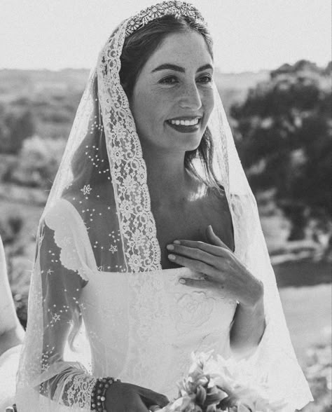 Mexican Wedding Crown, Spanish Wedding Dresses, Minimalist Veil, Catholic Wedding Dresses, Spanish Veil, Wedding Dress And Veil, Catholic Veil, Spanish Wedding, Wedding Dress With Veil