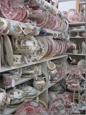 Smart Tiles, Deco Nature, Pretty China, Antique Dishes, China Dishes, Decoration Inspiration, Antique China, Cups And Saucers, China Patterns