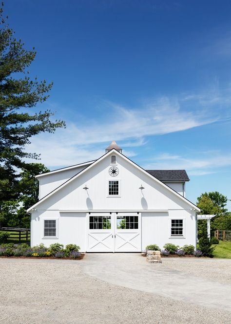 Tour DarkHorse's Beautiful & Lush Property - STABLE STYLE Stable Style, Backyard Barn, Horse Barn Ideas Stables, Horse Barn Designs, Dream Horse Barns, Horse Barn Plans, Farm Shed, American Farmhouse Style, American Barn