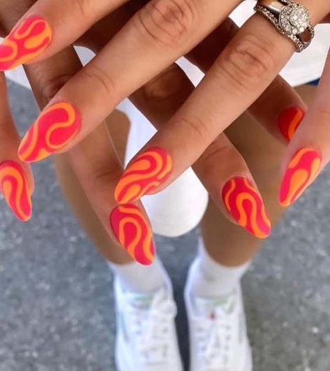 Nails Polish Designs, Swirl Nail Designs, Joy Nails, Swirl Nail, Summer Nails 2023, Colors Nails, Funky Nail Art, Best Nails, Home 2023