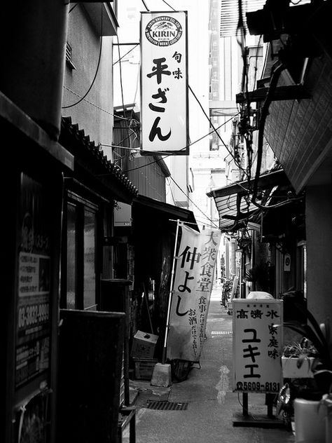 Cityscape Drawing, City Streets Photography, Black And White City, Adventure Inspiration, Japan Aesthetic, Aesthetic Japan, Gothic Aesthetic, Bnw Photography, Japanese Aesthetic