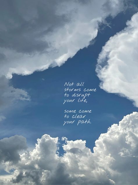 Sky with clouds and a quote that says „not all stars come to disrupt your life, some come to clear your path“ Quotes With Cloud Background, Clear Sky Quotes, Cloud Quotes, Sky Quotes, Blue Quotes, Star Cloud, Cloud Wallpaper, Do What You Want, Hope Quotes