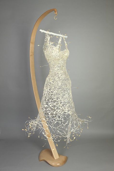 Dress Sculpture, Fashion Sculpture, Wire Dress, Sketchbook Ideas Inspiration, A Level Textiles, Drama Fashion, Tall Dress, Sculptural Fashion, Mannequin Art