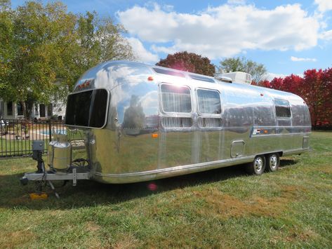 Georgetown Kentucky, Airstream Land Yacht, Land Yacht, Airstream For Sale, Airstream Trailers For Sale, Airstream Trailers, Full Time Rv, Open Road, Summer Look