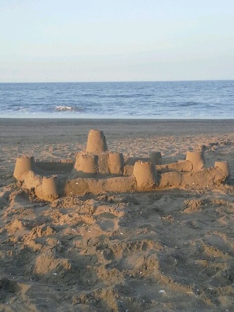 Sandcastle Aesthetic, Funny Beach Photos, Beach Sand Castles, Galway Girl, Building Sand, Beach Humor, Vacation Photos, Sand Castle, Beach Sand