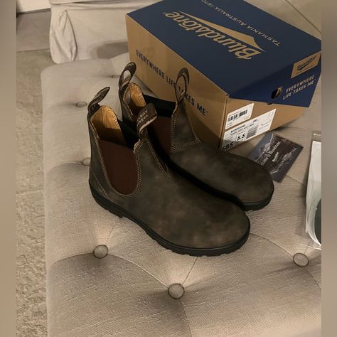 Brand New In Box!! Blundstone Boots Womens Us 8.5 (Australian Size 5.5) Style 585 Color Rustic Brown 100% Authentic Purchased Directly From Blundstone! Price Is Firm Will Ship Out Within 24hrs Of Purchase Monday - Friday Blundstone 585 Rustic Brown, Brown Blundstone, Blundstone Outfit, Blundstone 585, Blundstone Black, Blundstone Women, Blundstone Shoes, Low Cut Shoes, Blundstone Boots