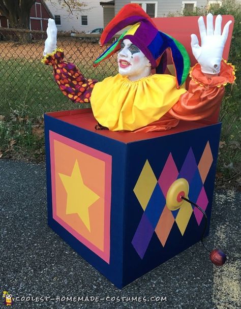 Check out this insanely cool and huge homemade Jack in the Box costume. Follow these instructions for an impressive DIY costume this Halloween. Jack In The Box Costume, Boxing Halloween Costume, Wheelchair Costumes, Dekorasi Halloween, Box Costumes, Kids Homemade, Diy Kostüm, Halloween Prop, Homemade Costumes