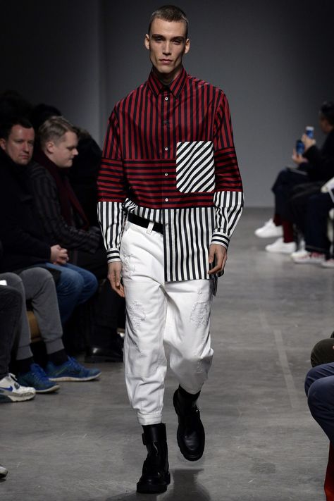 Ports 1961 Fall 2017 Menswear collection, runway looks, beauty, models, and reviews. Ports 1961, Dior Men, Mens Fashion Urban, Menswear Fashion Show, Menswear Fashion, Mens Winter Fashion, Mens Fashion Trends, Fall 2017, Fashion 2017