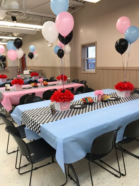 1950 Party Theme Ideas, 1950 Diner Aesthetic, 50s Birthday Ideas For Women, Oldies But Goodies Party Theme, 50s Graduation Party, Grease 50th Birthday Party, 50s Balloon Decor, Rockabilly Decorations Party, 50s Rock And Roll Party