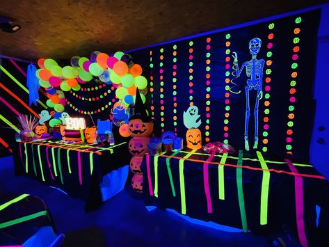 Halloween Party Ideas Glow In The Dark, Halloween Dance Theme Ideas, Glow In The Dark Halloween Birthday Party, Halloween Party Black Light, 80s Themed Halloween Party, Black Light Glow Party Ideas, 80s Halloween Party Decorations, Black Light Halloween Decor, Neon Halloween Party Ideas