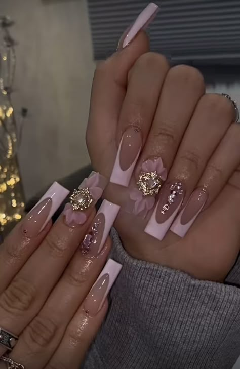 Rose Gold Quince Makeup, Pink And Gold Nails Acrylic, Quince Nails Pink, Pink Quince Nails, Quince Accessories, Pink Gold Nails, Rose Gold Nails Acrylic, Sweet 16 Nails, Light Pink Acrylic Nails