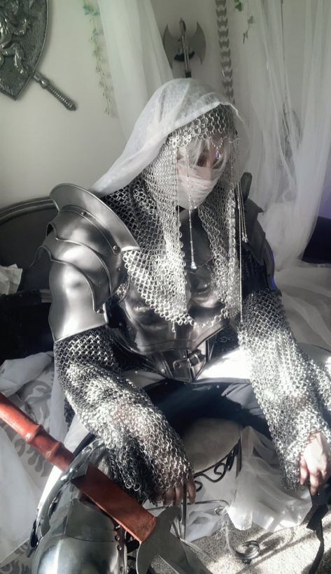 Armor Shoulder Plate, Chainmail Armor Women, Norse Armor Female, Swan Armor, Knight Armor Aesthetic, White Armor Knight, Gothic Knight Aesthetic, Chainmail Armor Art, Plate Armor Reference