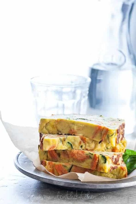 A savory vegetable loaf cake brimming with summer squash, zucchini and carrots. Vegetable Loaf Recipe, Vegetable Loaf, Paleo Zucchini Recipes, Carrot Loaf, Paleo Zucchini, Squash Zucchini, Airplane Food, Carrot Vegetable, Zucchini Recipe