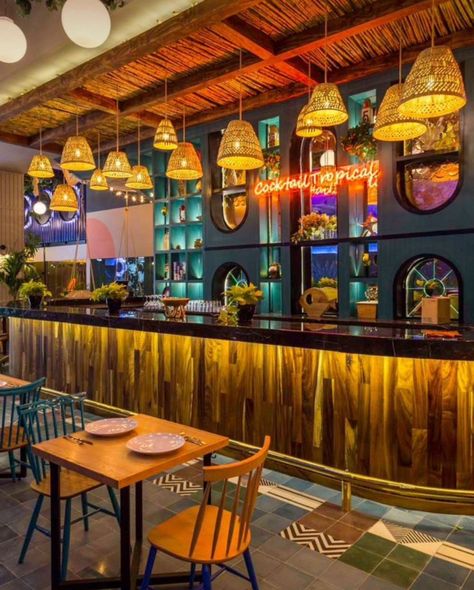 Vintage Mexican Restaurant, Trendy Mexican Restaurant, Mexican Cantina Bar Ideas, Spanish Restaurant Interior, Mexican Bar Ideas, Mexican Bar Design, Mini Restaurant Design, Mexican Restaurant Aesthetic, Mexican Restaurant Interior