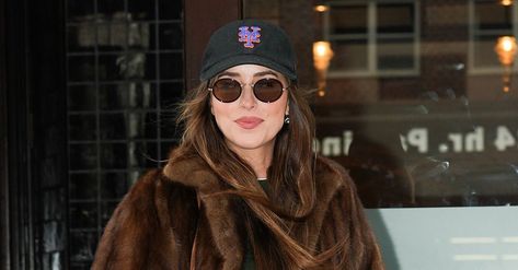 Dakota Johnson Just Wore the Pretty Winter Coat Trend That Makes Jeans Look Rich All Brown Outfit, Winter Coat Trends, Cute Winter Coats, Brown Fur Coat, Short Faux Fur Coat, Look Rich, Glamorous Outfits, Faux Fur Cropped Jacket, Runway Outfits