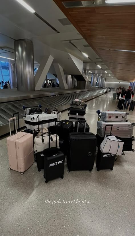 Airport Shopping Aesthetic, Airport Life, Airport Luggage, Cute Travel Outfits, Family Travel Quotes, Luxury Motorhomes, Airport Pictures, Airport Aesthetic, Dubai Aesthetic