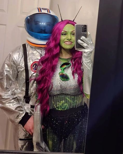 Alien And Spaceman Costume, Alien Costumes Women, Alien Costume Women Diy, Diy Alien Costume Women, Retro Alien Costume, Astronaut Makeup, Alien Costume Diy, Alien Fancy Dress, Aliens Costume