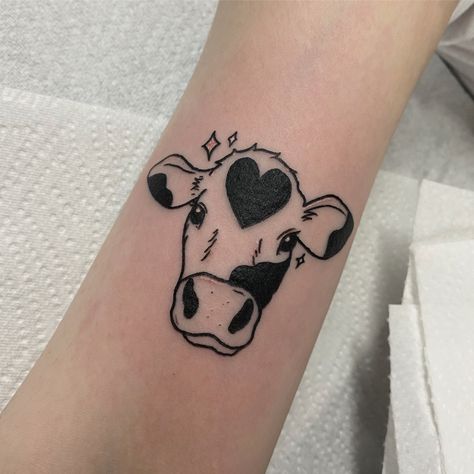 Minimal Tattoo Designs, Minimal Tattoo Ideas, Cow Tattoo, Basic Tattoos, Vegan Tattoo, I Love Cows, Insect Tattoo, Tasteful Tattoos, Original Tattoos