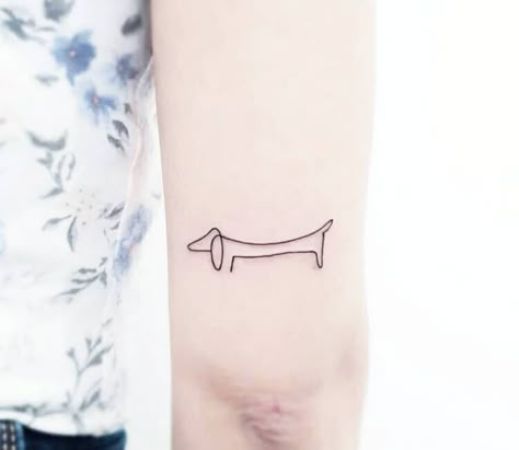 Tattoo photo - Dachshund tattoo by Ilaria Art Small Dachshund Tattoo, Dachshund Tattoo Ideas, Daschund Tattoo, Dachshund Tattoo, Dachshund Funny, Kunst Tattoos, Doodle Tattoo, Large Tattoos, Dog Tattoo