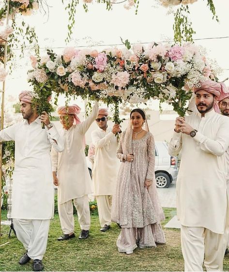 140 Likes, 1 Comments - FUNCTION JUNCTION (@function._.junction) on Instagram: “This pastel colors flower are always so dreamy and beautiful. And welcoming Bride with this…” Bride Entrance Ideas, Bride Entrance, Pakistan Street, Bridal Entry, Pakistani Art, Bride Entry, Pakistan Street Style, Entrance Ideas, India Book