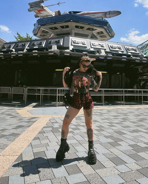 finally got to take my anakin tee for a spin!!! (It’s from Etsy) has the best day ever ever ever!! ☄️🛸👽 Shorts are @mxci_uk (use code KYRAROBINSONN_ for £ off) Hardstyle Festival Outfit, Shorts Goth Outfit, Skeleton Shorts Denim, Star Wars Outfit, Fashion Grunge, Alt Outfits, Disney Outfit, Star Wars Outfits, Style Steal